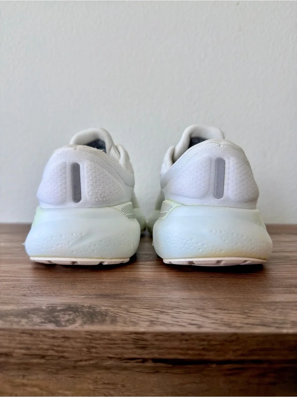 Brooks Women’s Adrenaline GTS 24 in White/Limpet Shell/Alloy (Size: 8.5-B)